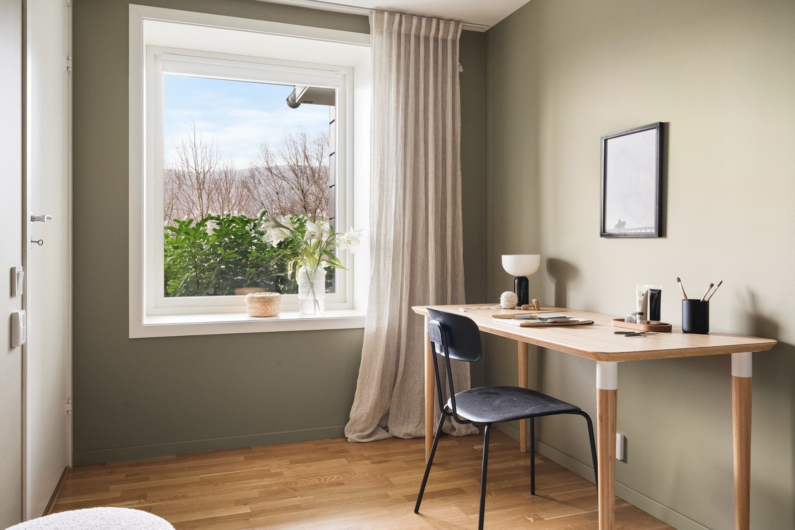 Soverom to kan fint brukes til barnerom, gjesterom eller hjemmekontor om man har behov for det Galleribilde