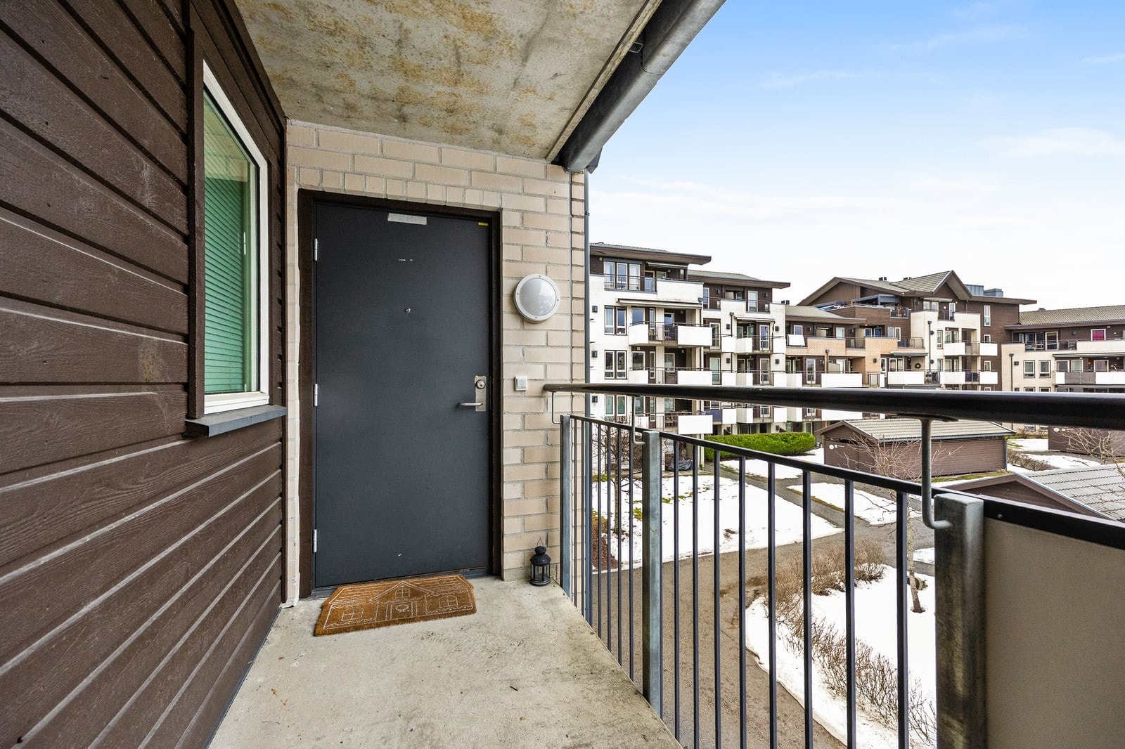 Svalgang ved inngangsparti. Galleribilde