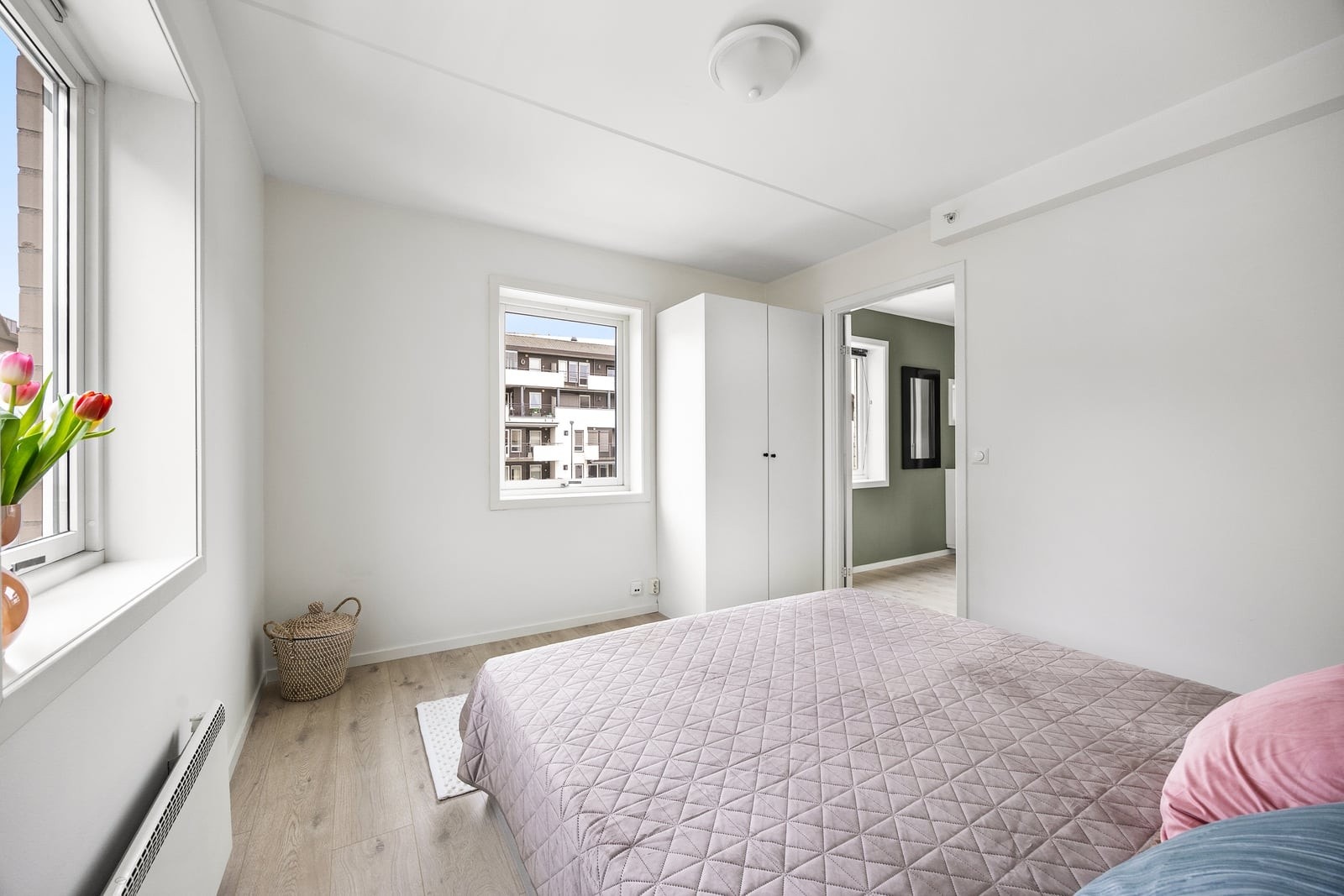 I hovedsoverommet er det tilhørende garderobeskap. Galleribilde