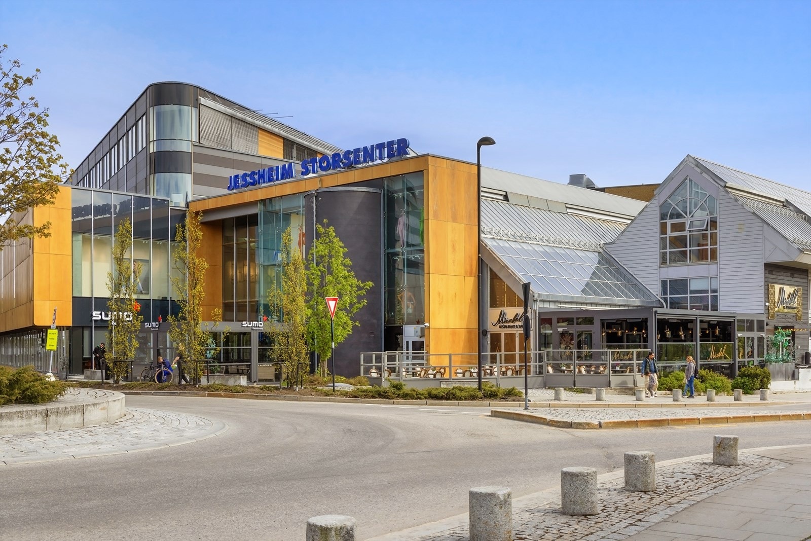 Jessheim senter har ca 140 butikker og serveringssteder. Galleribilde