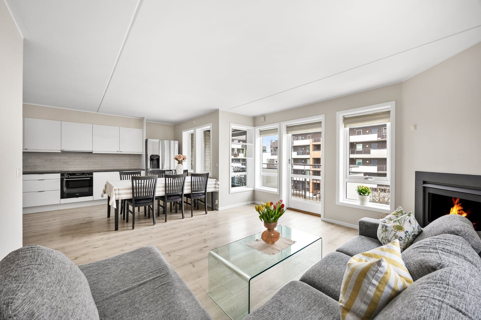 Her har du fin plass til sofamøblement. Galleribilde