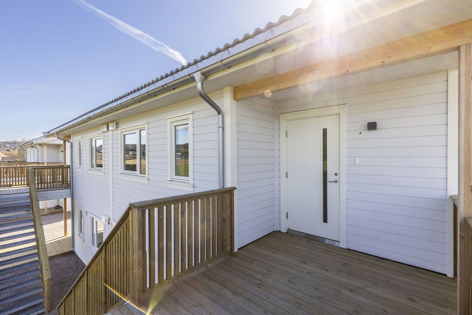 Delvis overbygget inngangsparti. Galleribilde