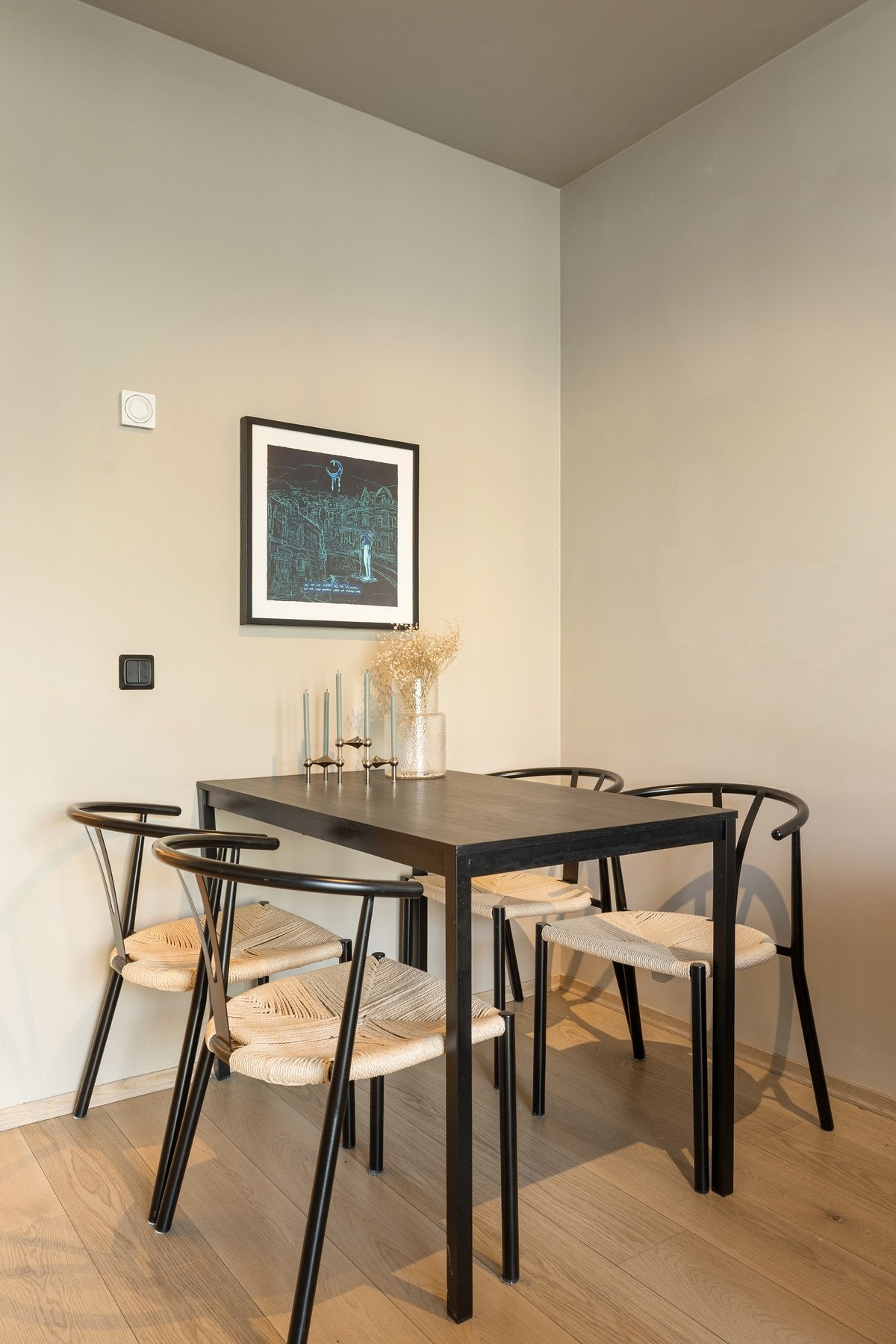 Detaljbilde av spisegruppe. Galleribilde