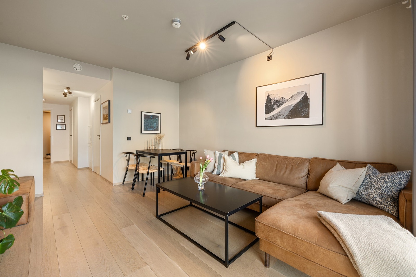 Boligen er energimerket "Grønn - B", noe som gjør at den kvalifiserer for grønne boliglån med gunstig rentevilkår. Ved spm. ang. dette, konfr. megler. Galleribilde