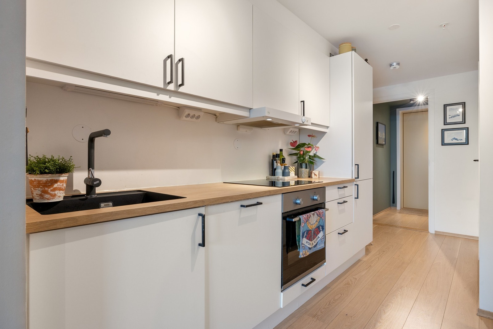 Leilighetens kjøkken er av høy standard og fremstår moderne og velholdt, noe som bekreftes av byggesakkyndig som har vurdert det til TG1. Galleribilde