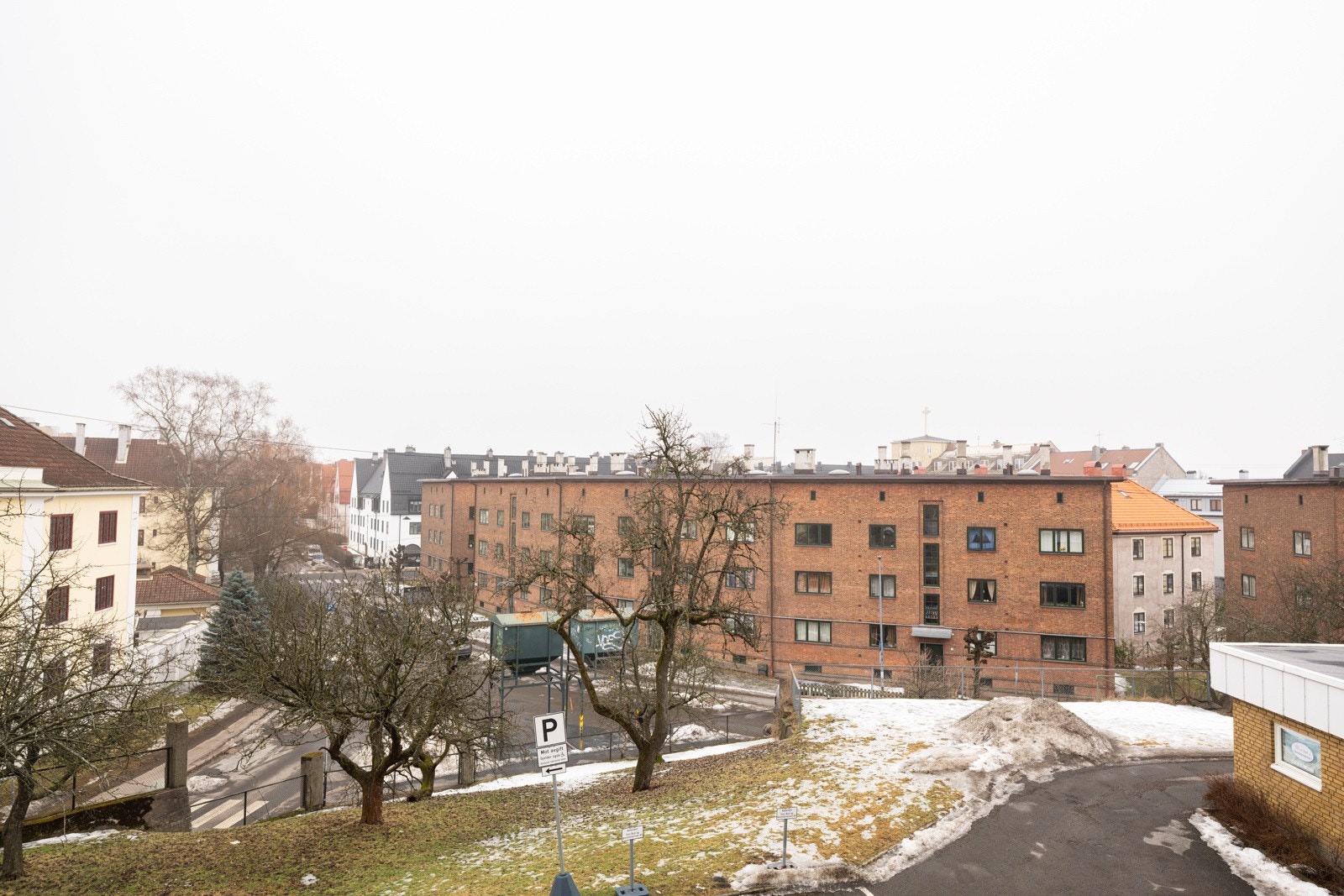 Beliggenheten mot øst sørger for gode solforhold fra tidlig morgen og formiddag. Galleribilde
