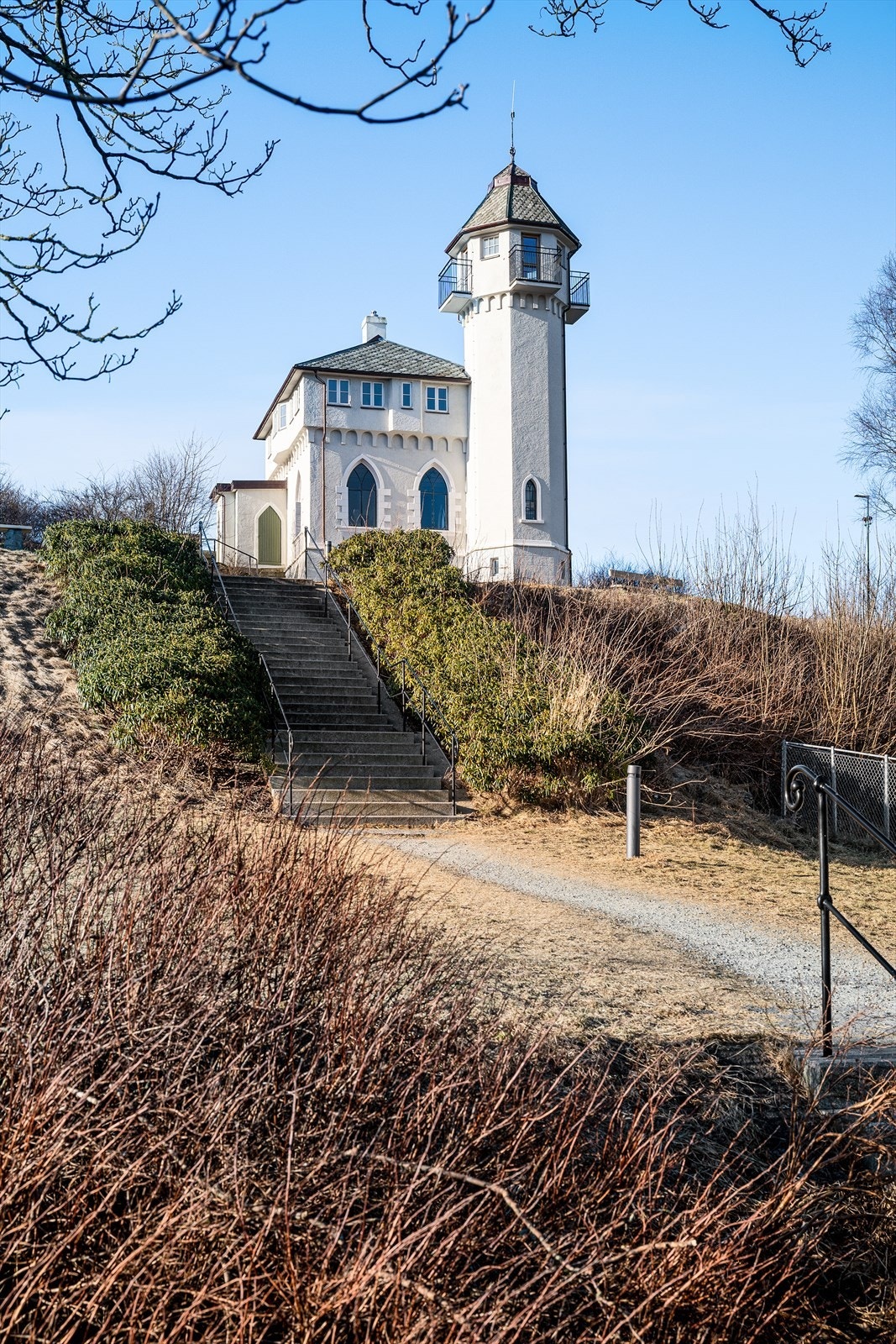Vålandstårnet ligger i gangavstand fra leiligheten. Et kjent utsiktstårn og landemerke i Stavanger, med flott utsikt over byen og nærområdet Galleribilde