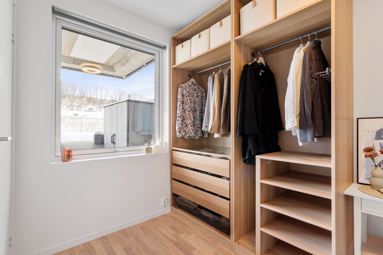 Soverommet er innredet med praktisk garderobe. Galleribilde