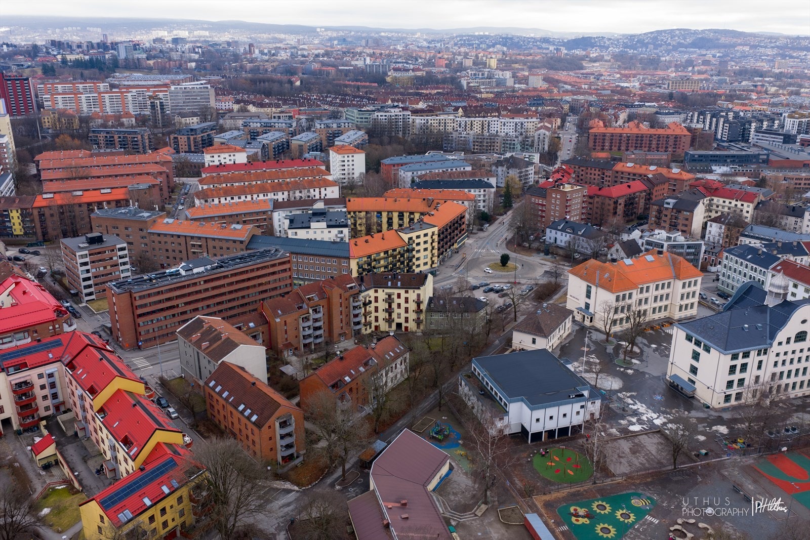 Svært godt kollektivtilbud med kort vei til både buss-, trikk- og T-baneforbindelser Galleribilde