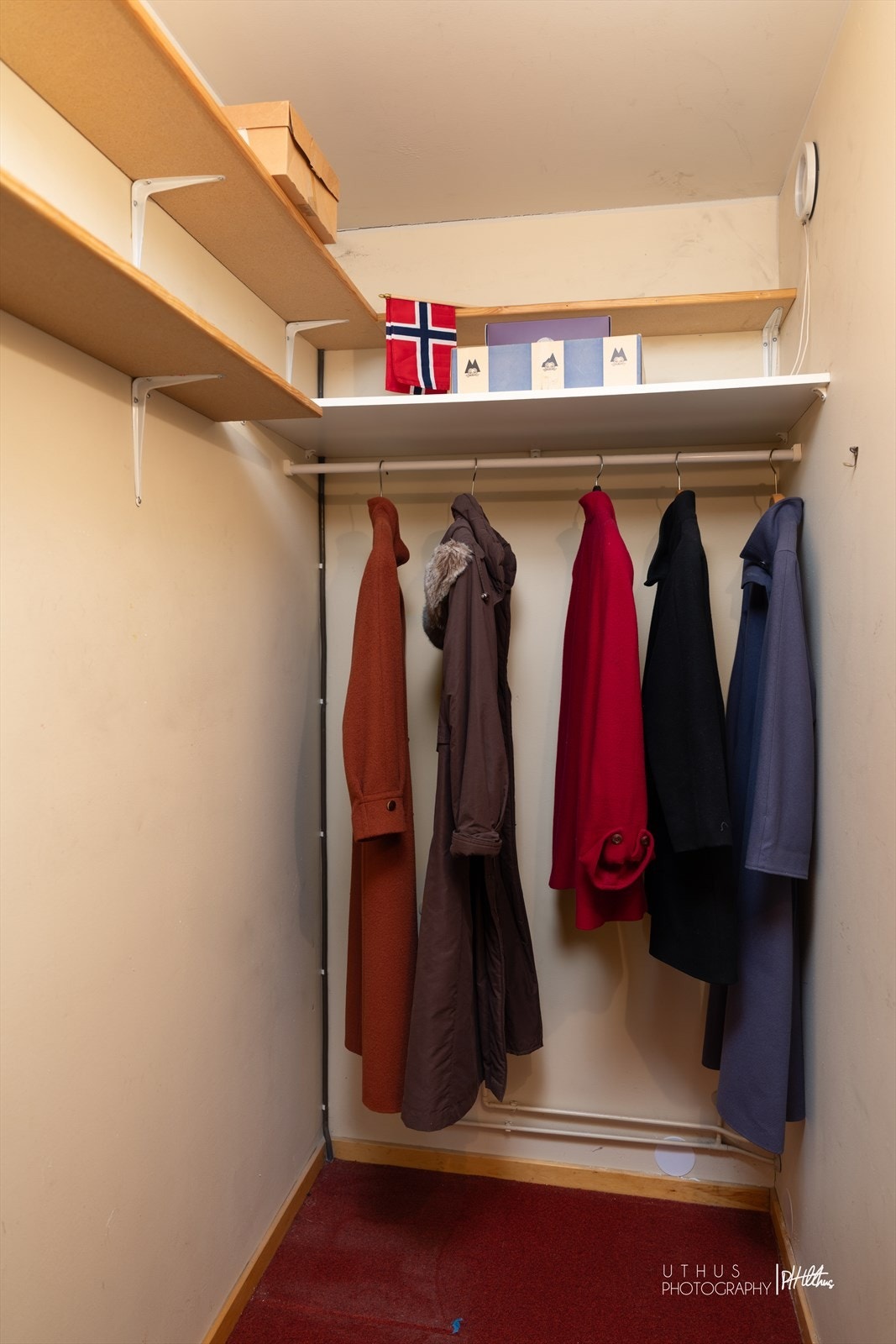 Praktisk innvendig bod ved leilighetens entré Galleribilde