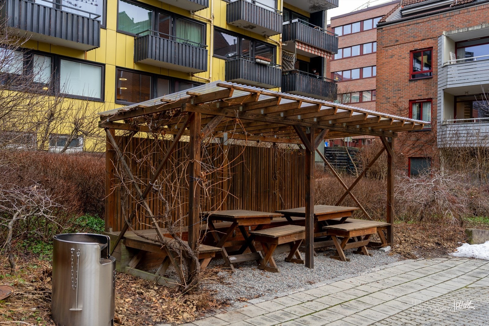 Grillplass med sitteområde under pergola Galleribilde