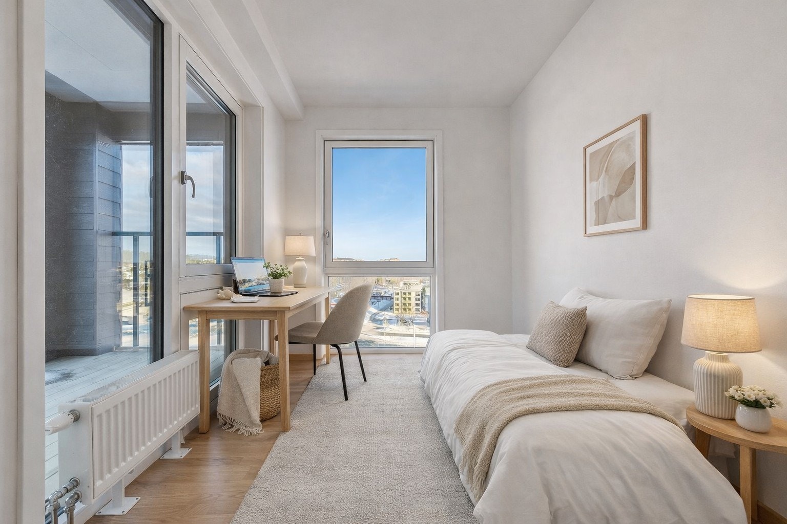 Rommene har flere møbleringsmuligheter - perfekt for hjemmekontor eller gjester! Digital møblering Galleribilde