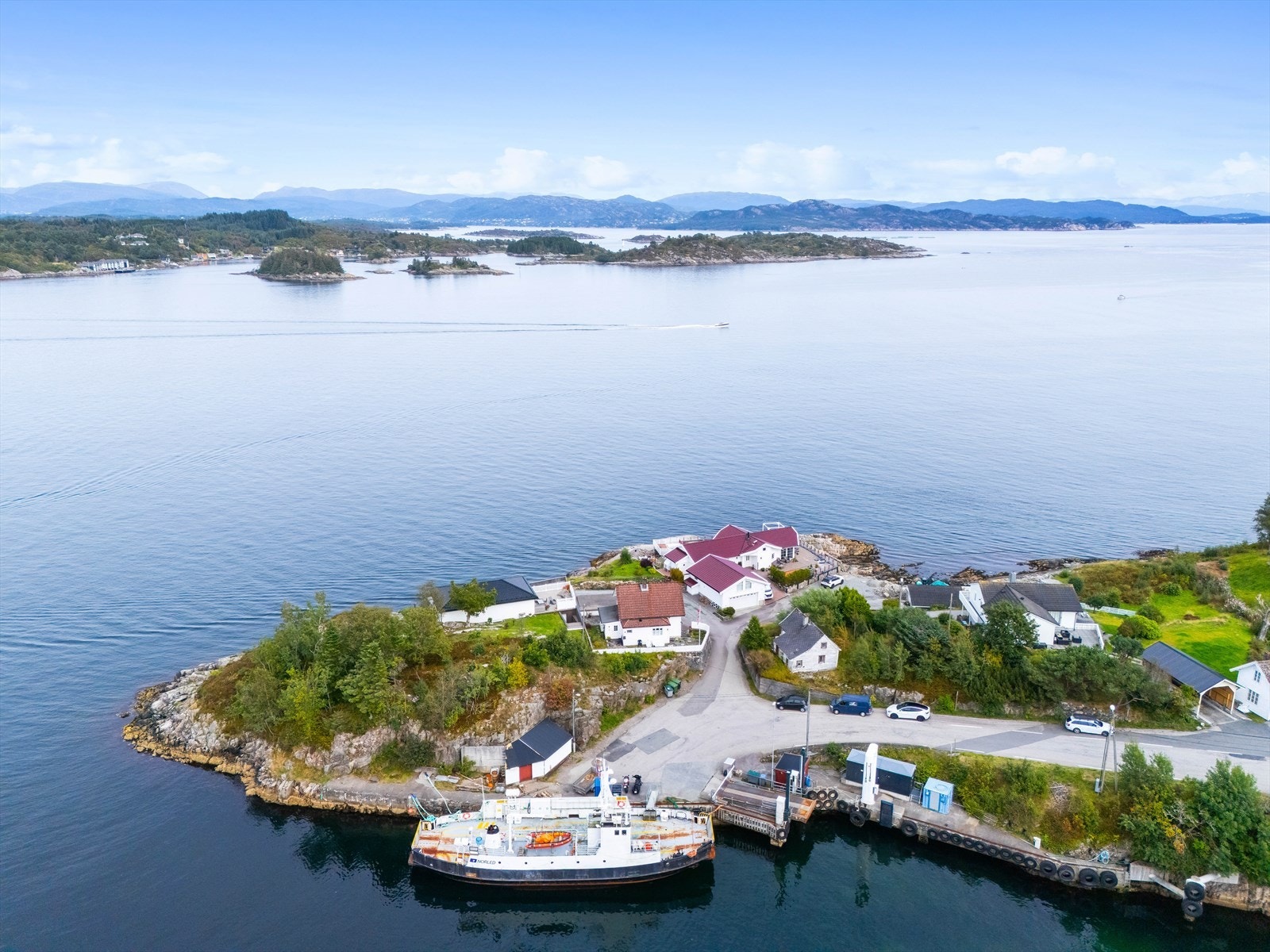 Det ligger offentlige vannledninger i området, samt private avløpsledninger Galleribilde