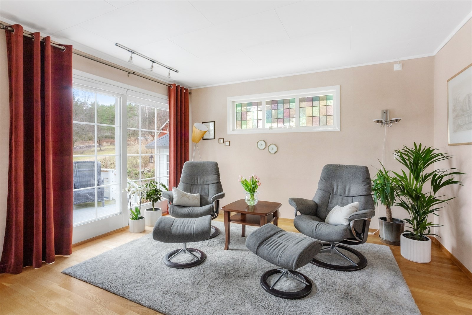 Fra stuen er det direkte adkomst til terrassen. Galleribilde