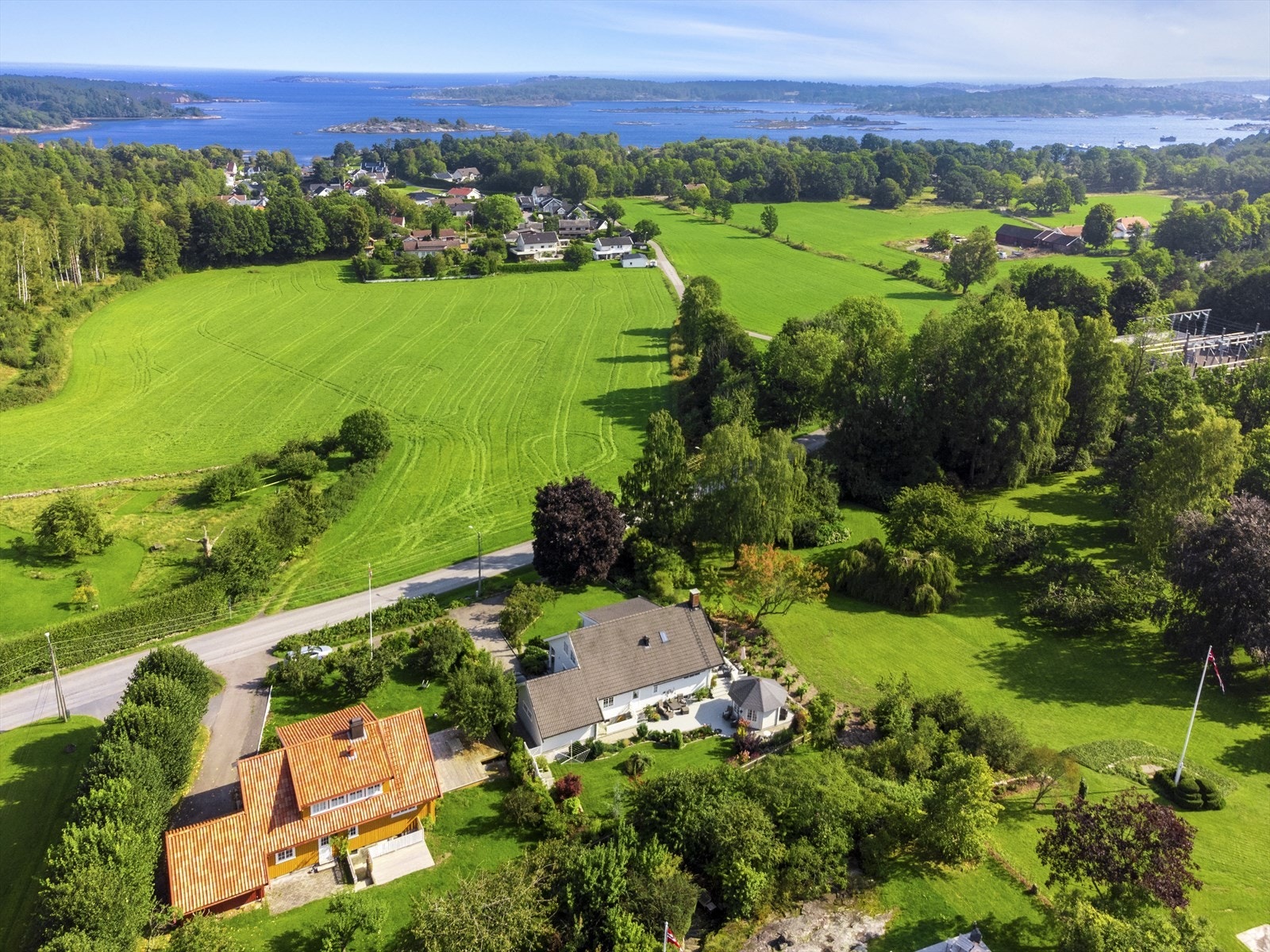 Tjøme er kjent for sine flotte svaberg og barnevennlige sandstrender med gode bade og turmuligheter. Galleribilde