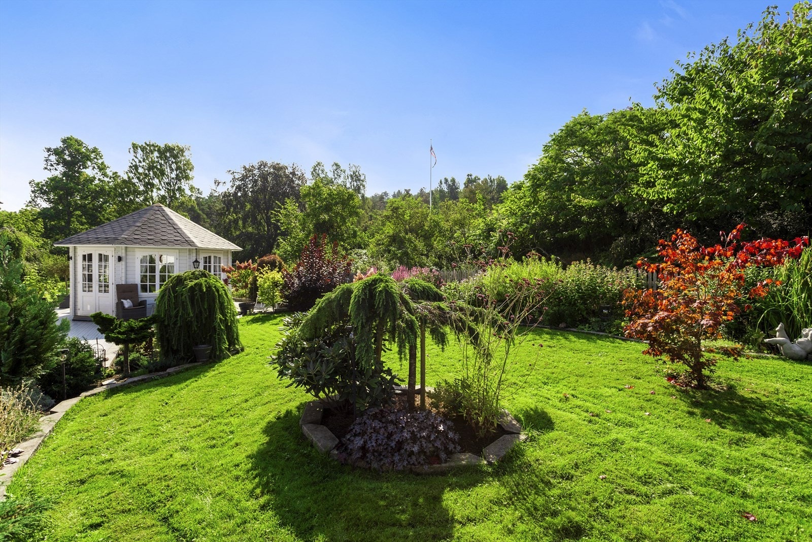 Lysthus for å nyte sene sommerkvelder. Galleribilde