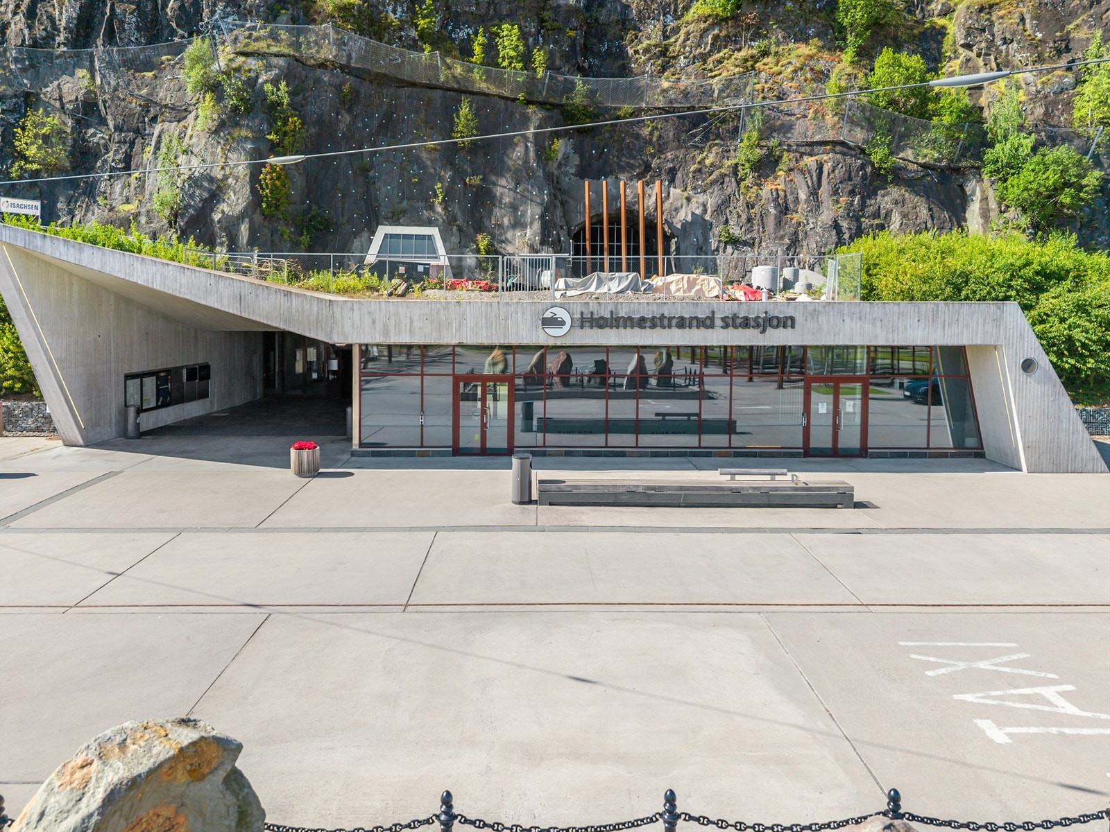 Fra eiendommen er det enkel adkomst til fjellheisen på Rove, som tar deg direkte ned til den togstasjonen i sentrum Galleribilde