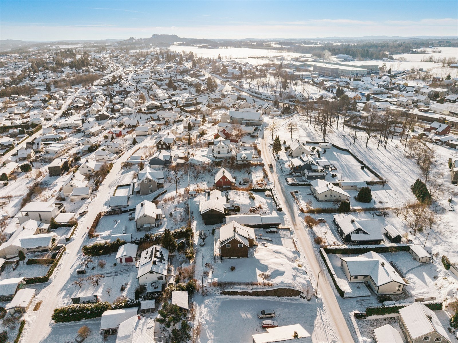 Eiendommen ligger også gunstig til med enkel adkomst til E18, som gir effektiv kjørevei både nordover og sørover i regionen Galleribilde
