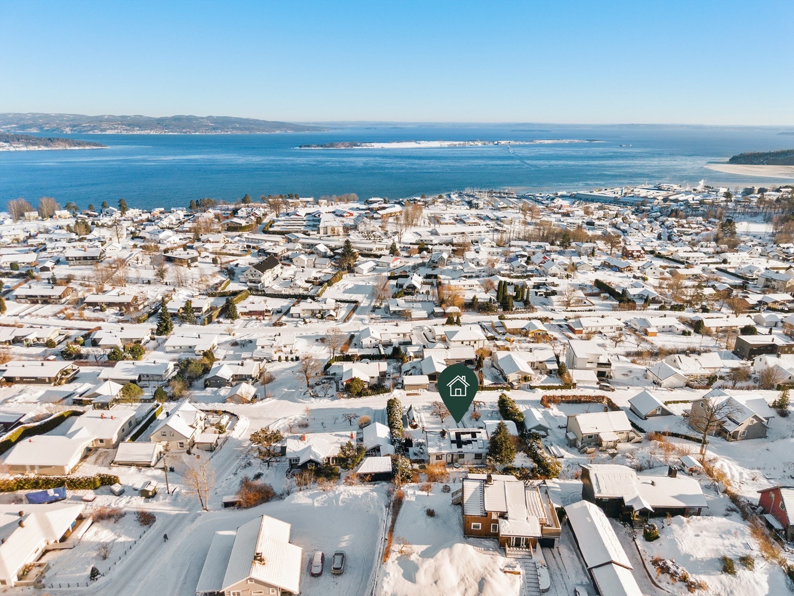 Området byr videre på gode helårs rekreasjonsmuligheter i nærliggende turområder som Bergskogen og Botnemarka, med stier og turterreng som kan benyttes gjennom hele året Galleribilde