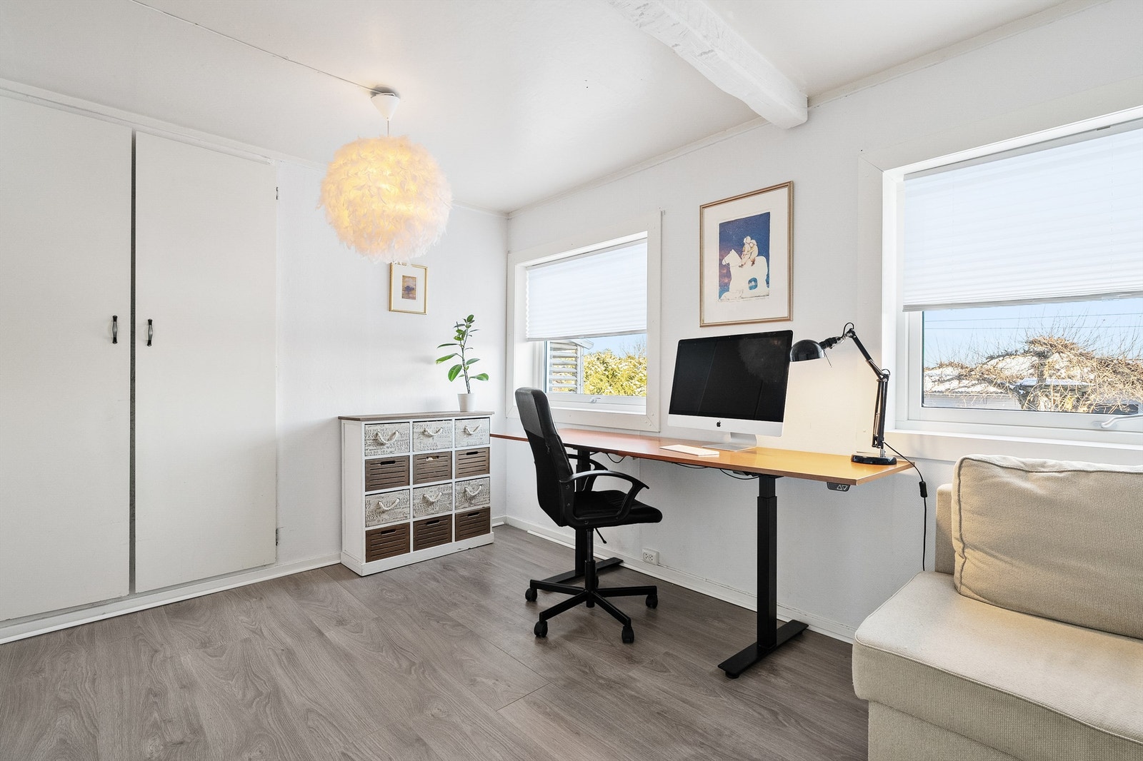 Soverom 2 i underetasjen med garderobeskap Galleribilde