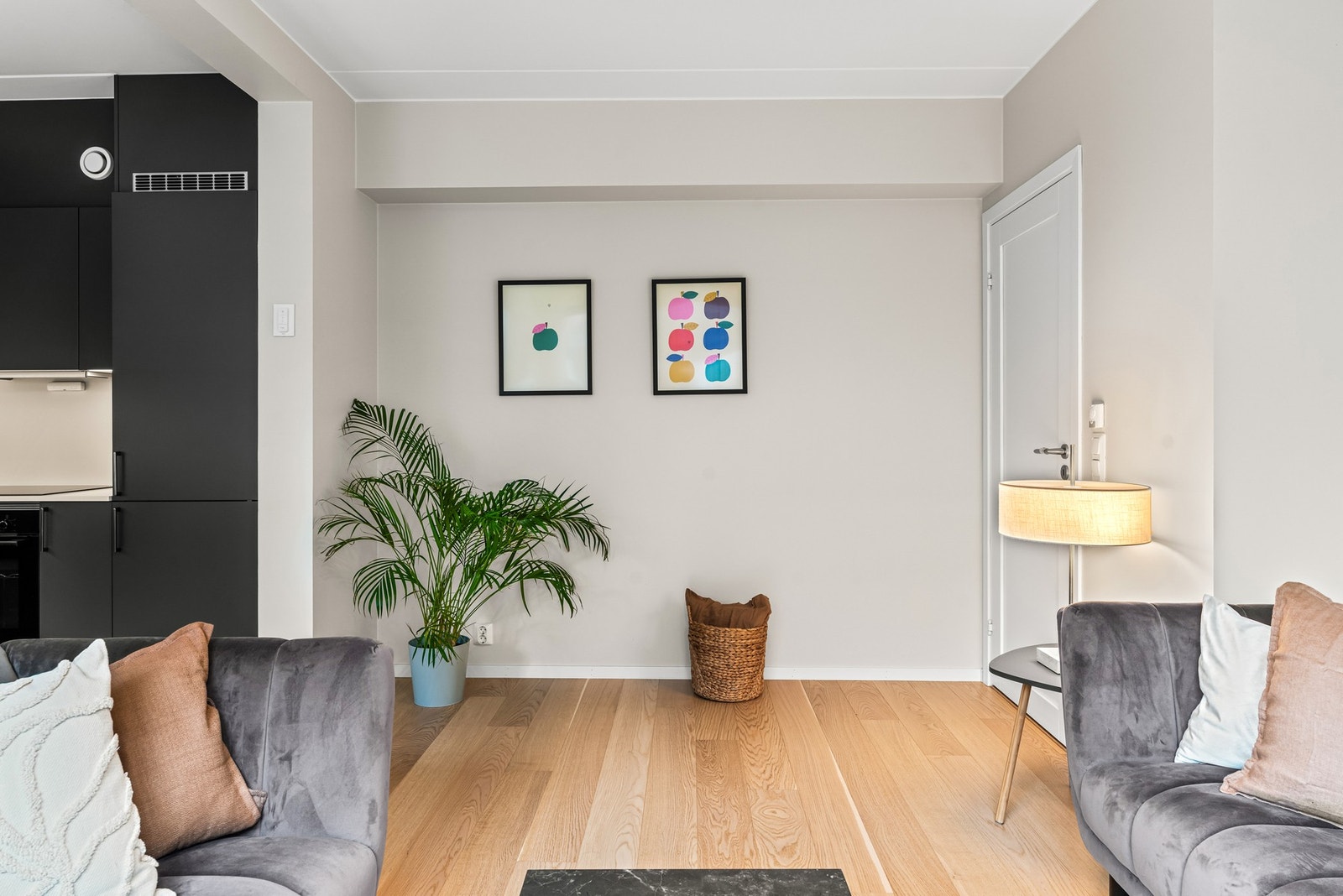 Stuen har en fin vegg som egner seg fint for f. eks. TV. Galleribilde