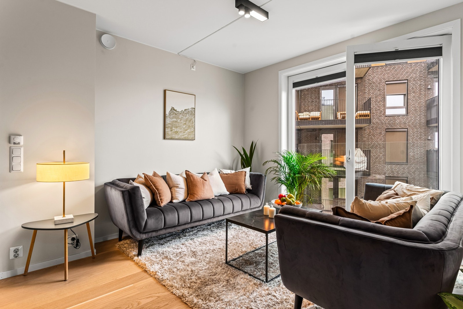 En herlig stue med gode dimensjoner. Galleribilde