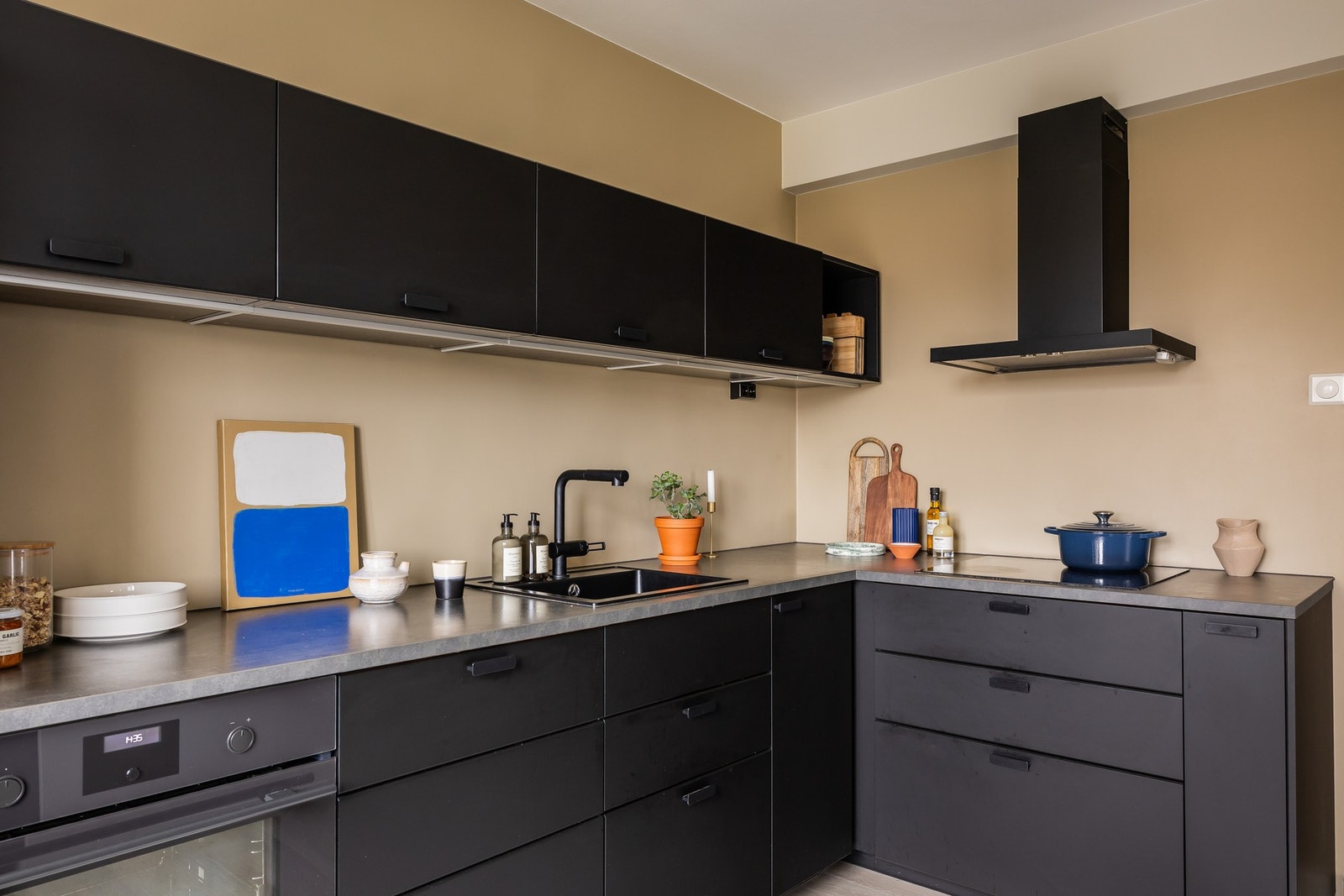 Kullfilterventilator, komfyrvakt og automatisk vannstopper. Galleribilde