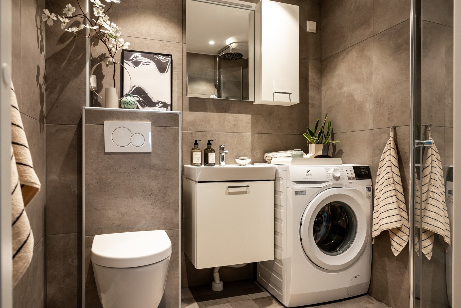 Delikat bad pusset opp av nåværende eier i 2017, arbeid utført av fagfolk. Galleribilde