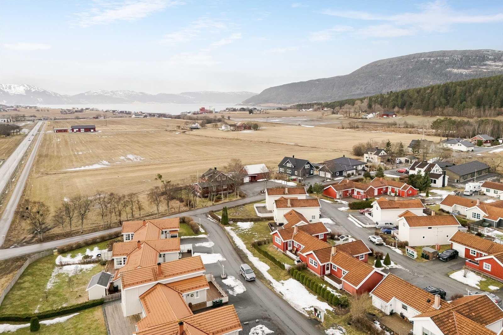 Fra eiendommen er det kort vei til flotte tur- og rekreasjonsområder. Galleribilde