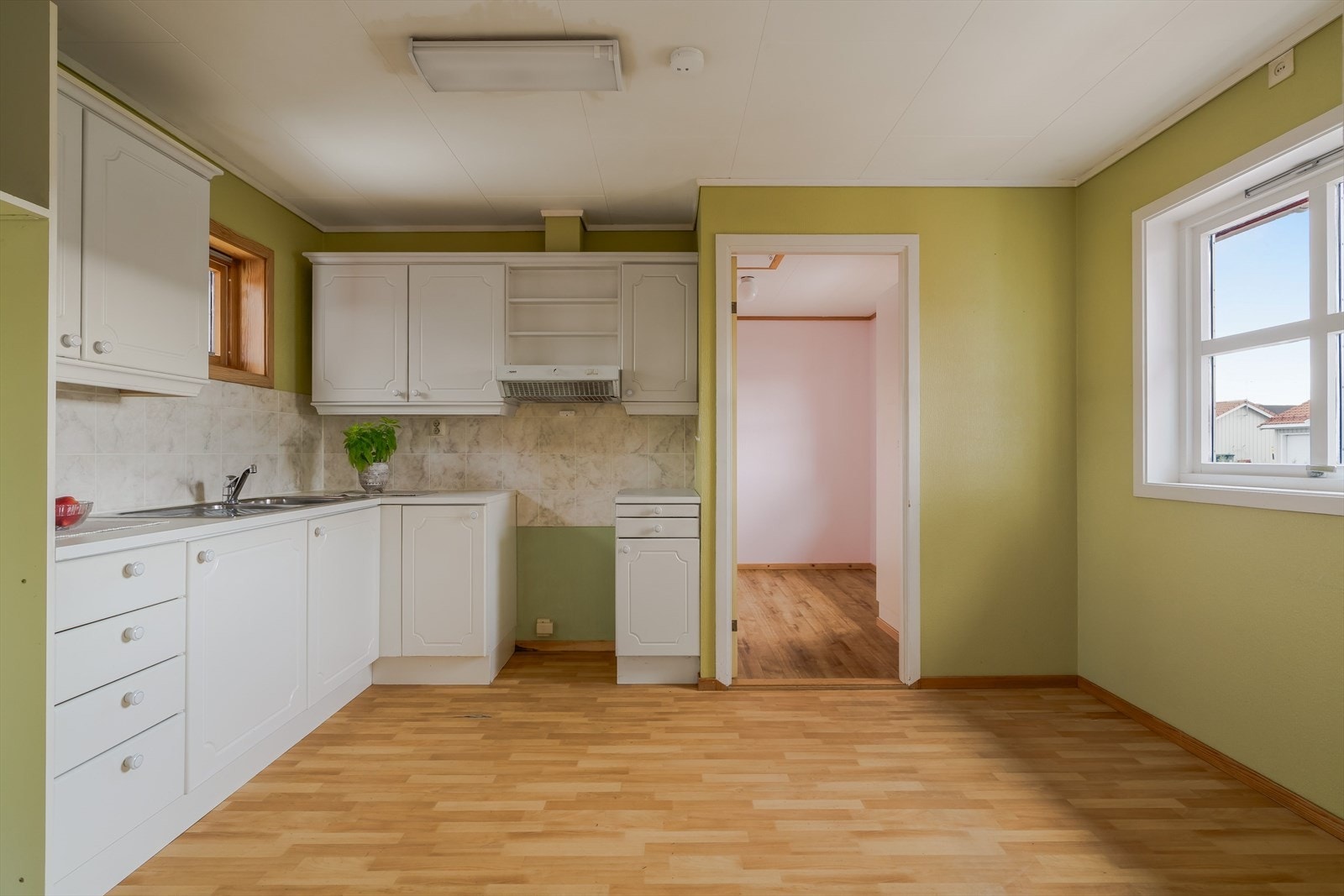 Kjøkkenet er på 9,5 kvm. hvor det også er god plass til et spisebord. Galleribilde