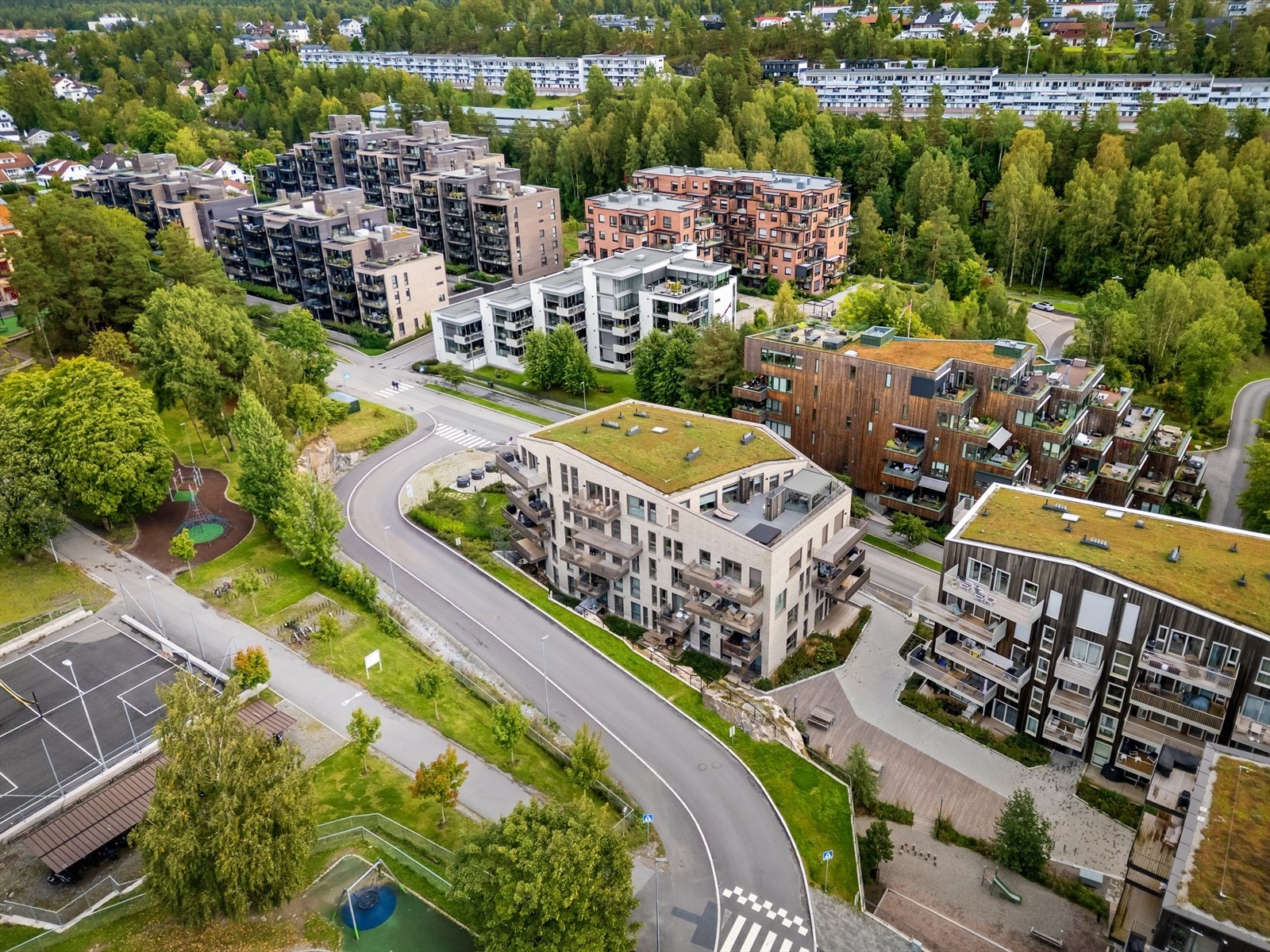 Kun kort gange til Kolbotn stasjon og Kolbotn Torg Galleribilde