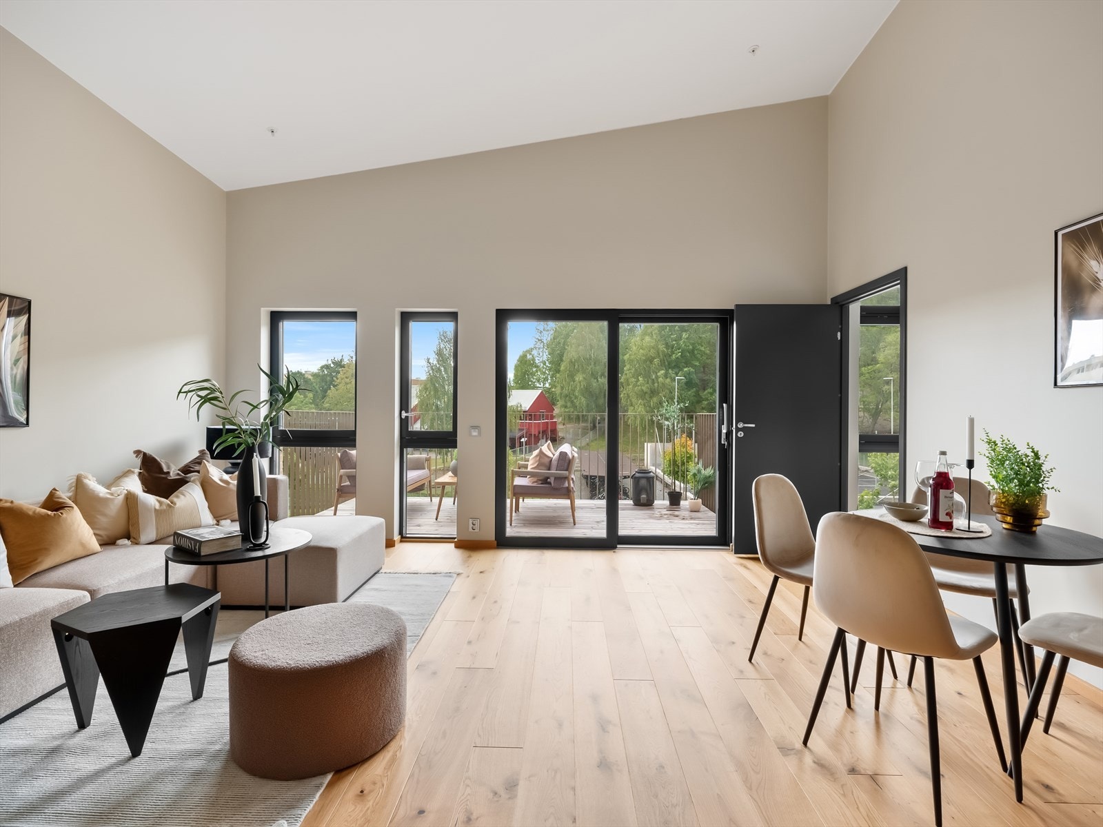 Plass til både salong og spiseplass Galleribilde