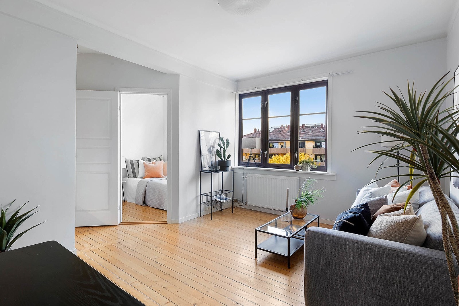 Det er flere innebygde skap i leiligheten som gir ekstra oppbevaringsplass, samt kjellerbod. Galleribilde