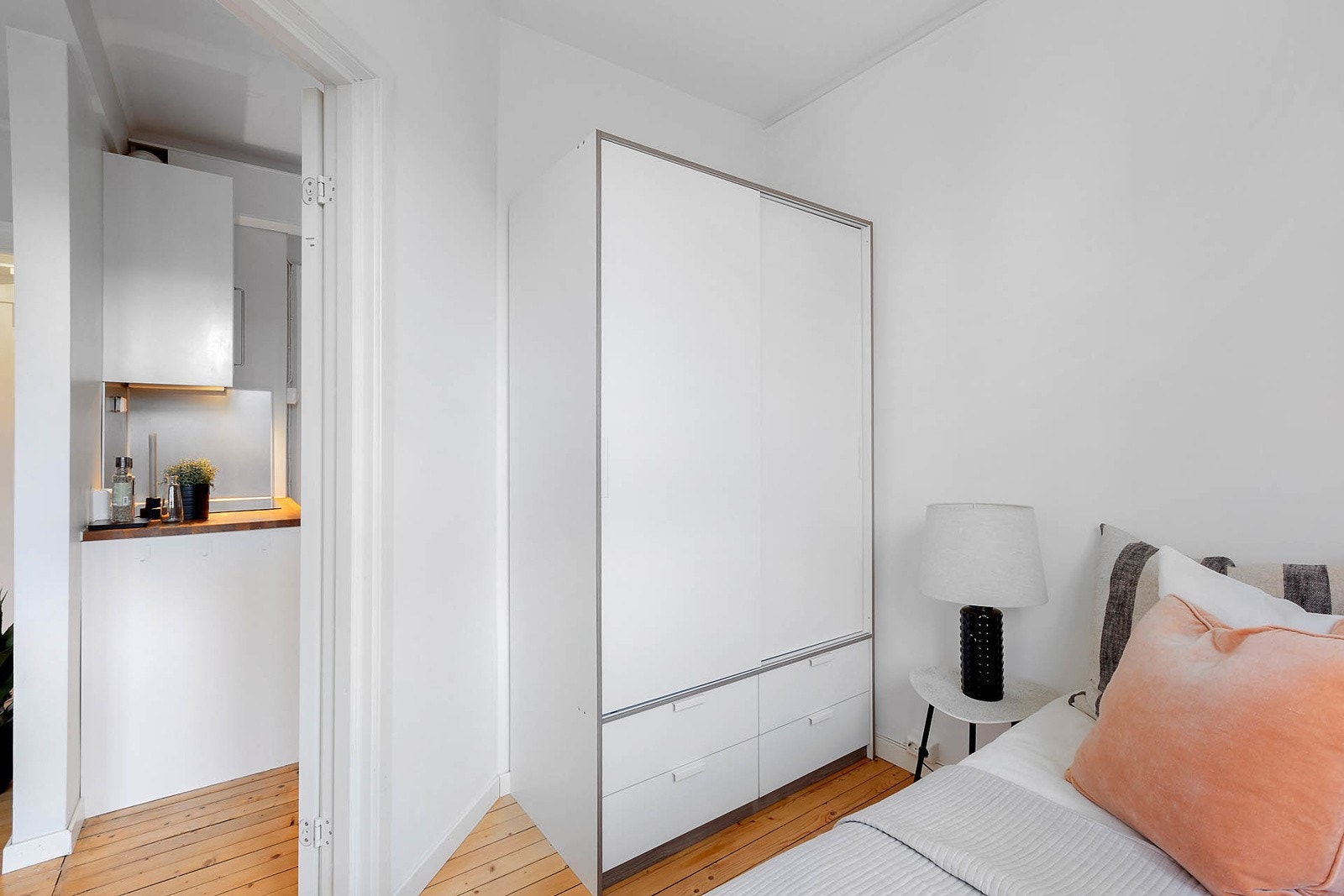 Garderobeskap på soverommet Galleribilde