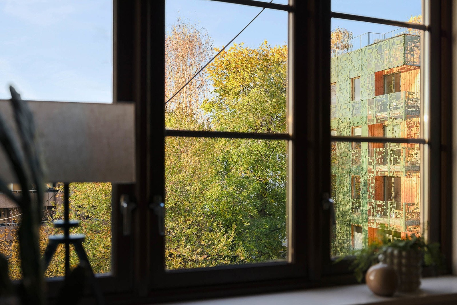 Fint utsyn til frodige, grønne omgivelser og med kort gangavstand til alt! Galleribilde