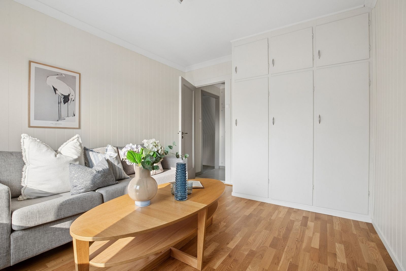 Soverommet har tilgang til en praktisk garderobe. Galleribilde