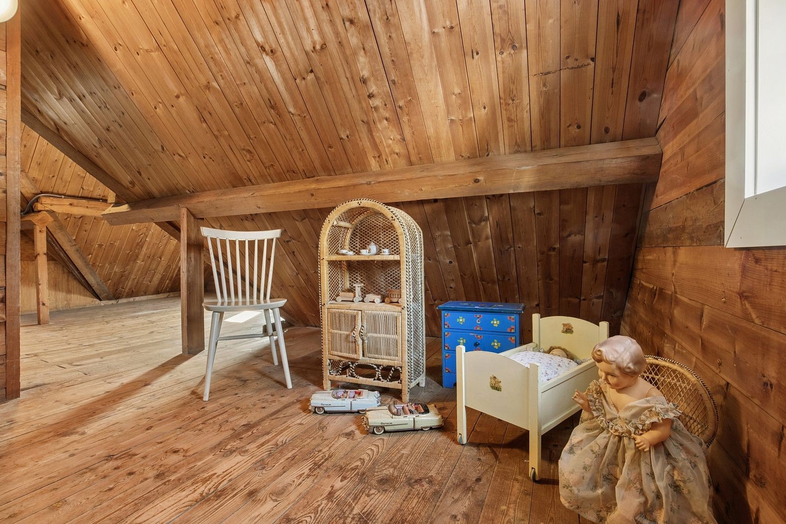 Arealet kan også fungere som et hyggelig ekstrarom for lek eller små aktiviteter, så lenge det brukes uformelt og ikke som godkjent oppholdsrom. Galleribilde