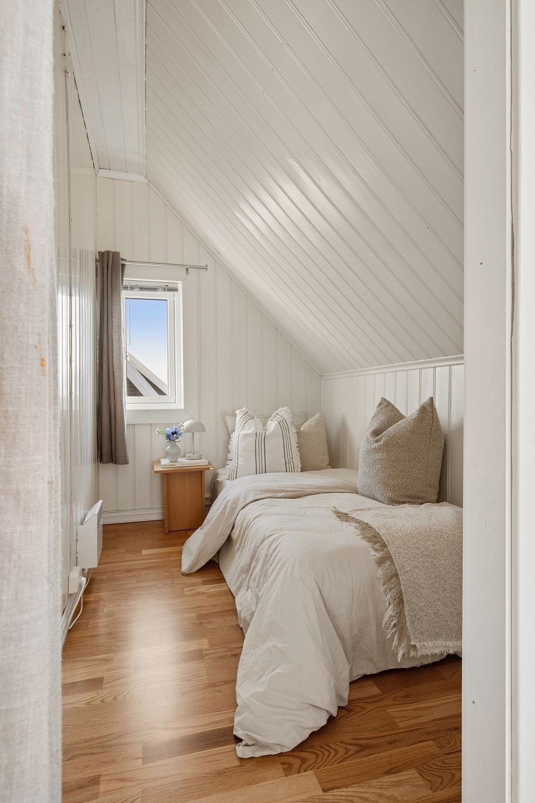 Rommet har tilgang til en praktisk alkove som kan brukes til soveplass. Galleribilde