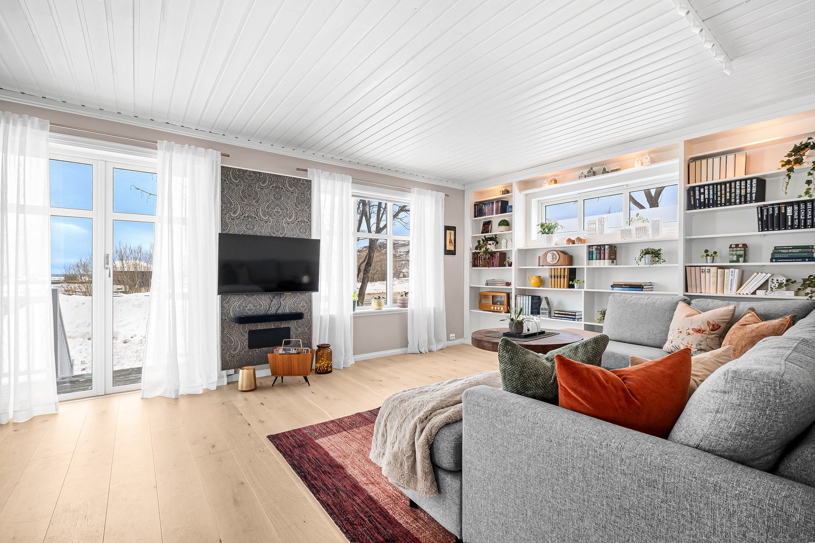 Eneboligen fremstår velholdt og løpende modernisert - med gjennomgående god standard og moderne planløsning. Galleribilde