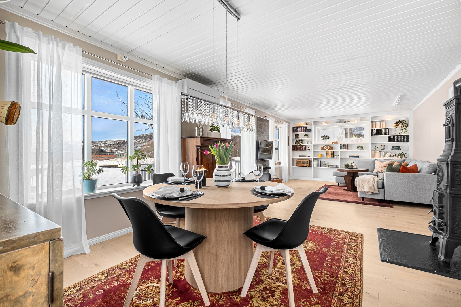 Svært innholdsrik og flott enebolig m/ garasje på Reinsletta. Galleribilde