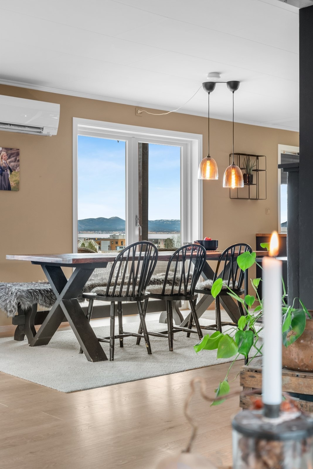 Spisestua har god plass for å samle hele storfamilien. Galleribilde