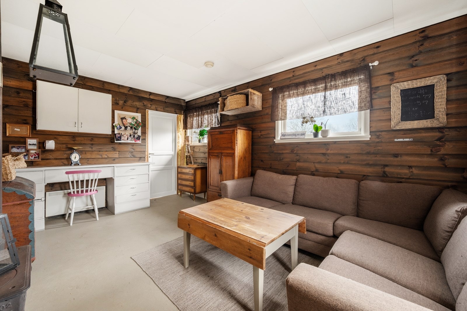 Innredet rom i garasje. Galleribilde