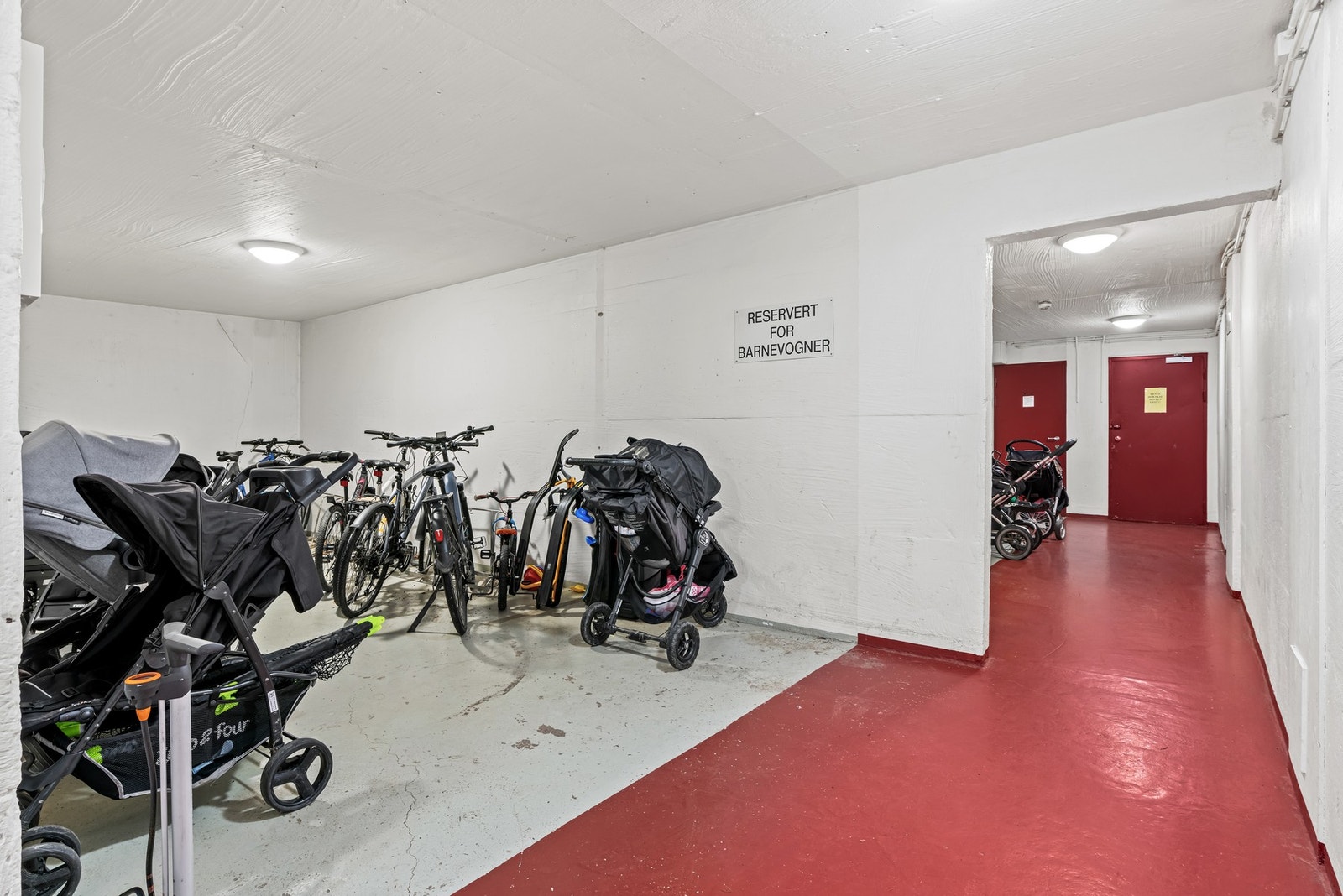 Tilgang til felles barnevogn og sykkelparkering. Galleribilde