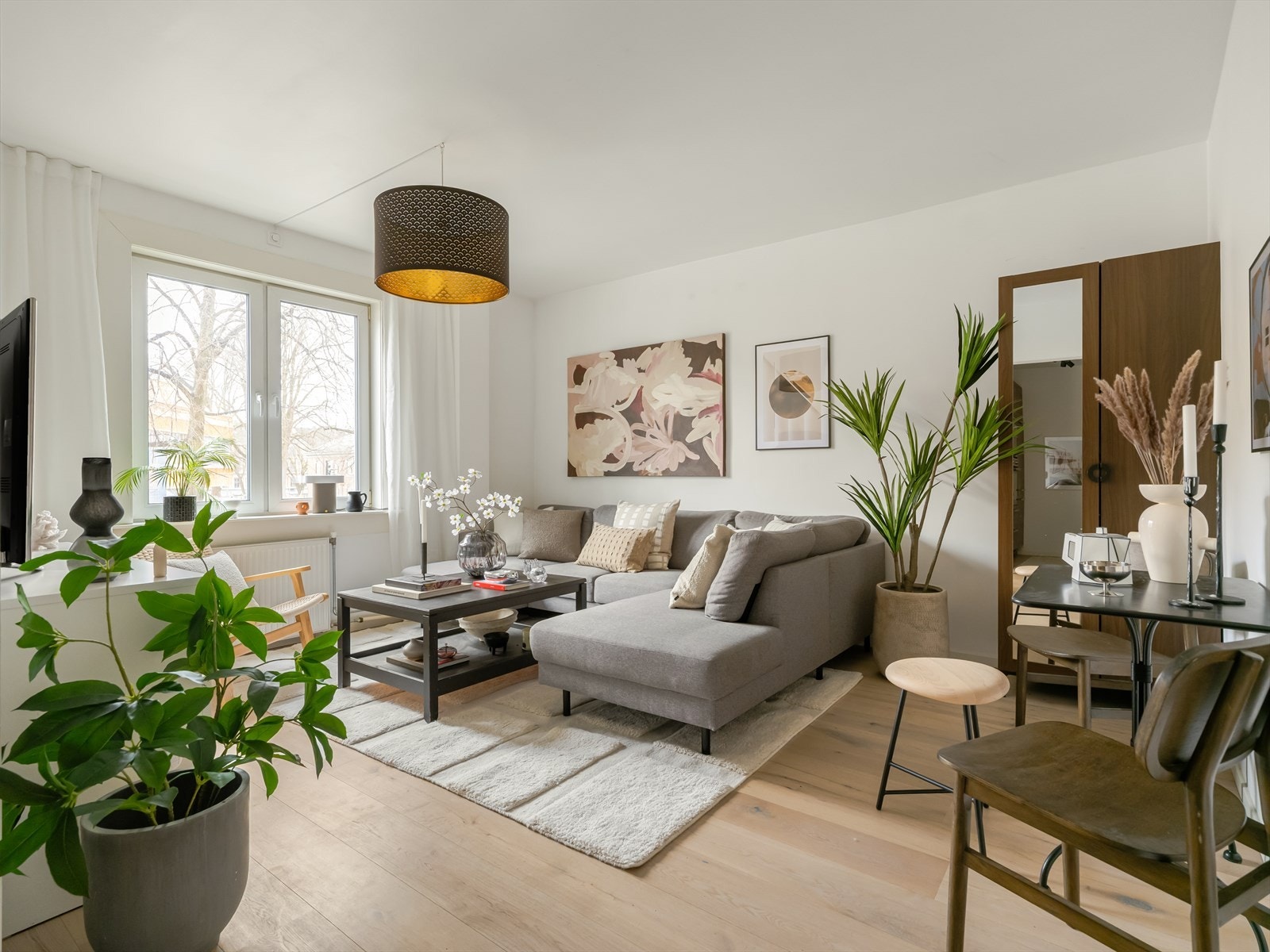 Velkommen til en lekker og tiltalende 3-roms selveierleilighet i Romsdalsgata 2A! Galleribilde