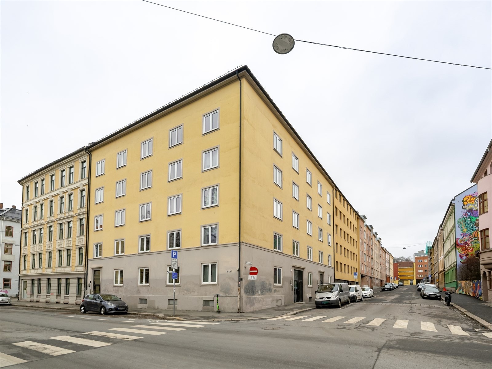 I Romsdalsgata 2A bor du i hjertet av Grünerløkka, som byr på en av Oslos mest stemningsfulle atmosfærer og nabolag. Galleribilde