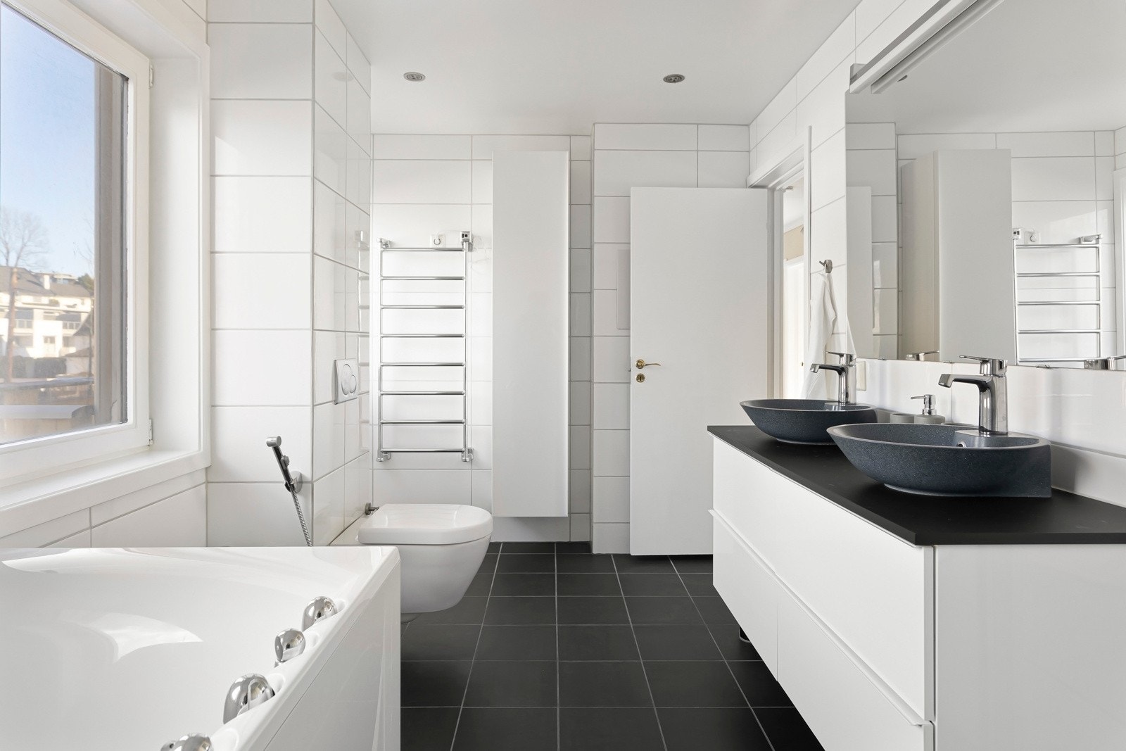 Det er montert gulvvarme på badene. Galleribilde