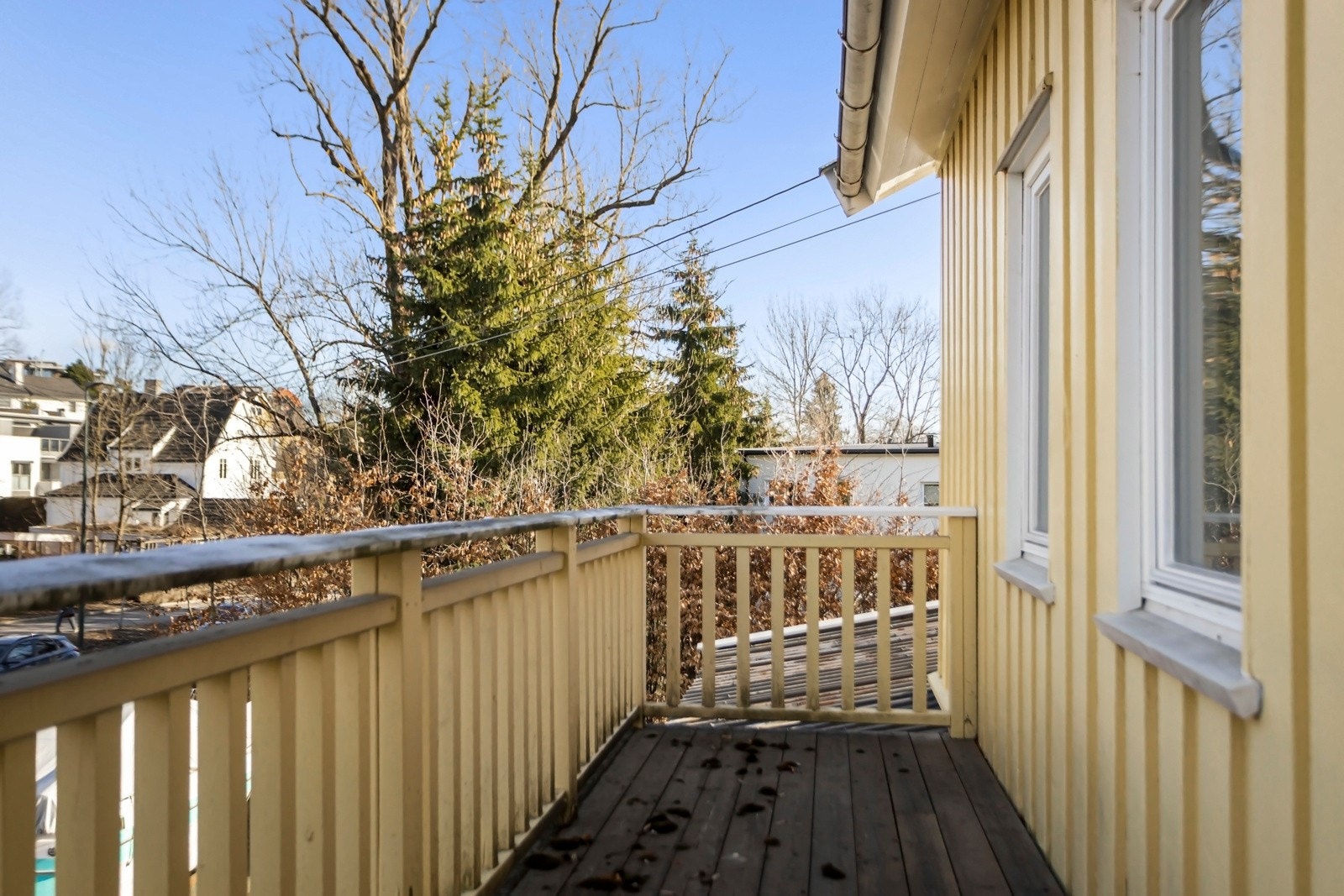 Det er en egen altan i annen etasje. Altanen fikk ny membran i 2012. Galleribilde