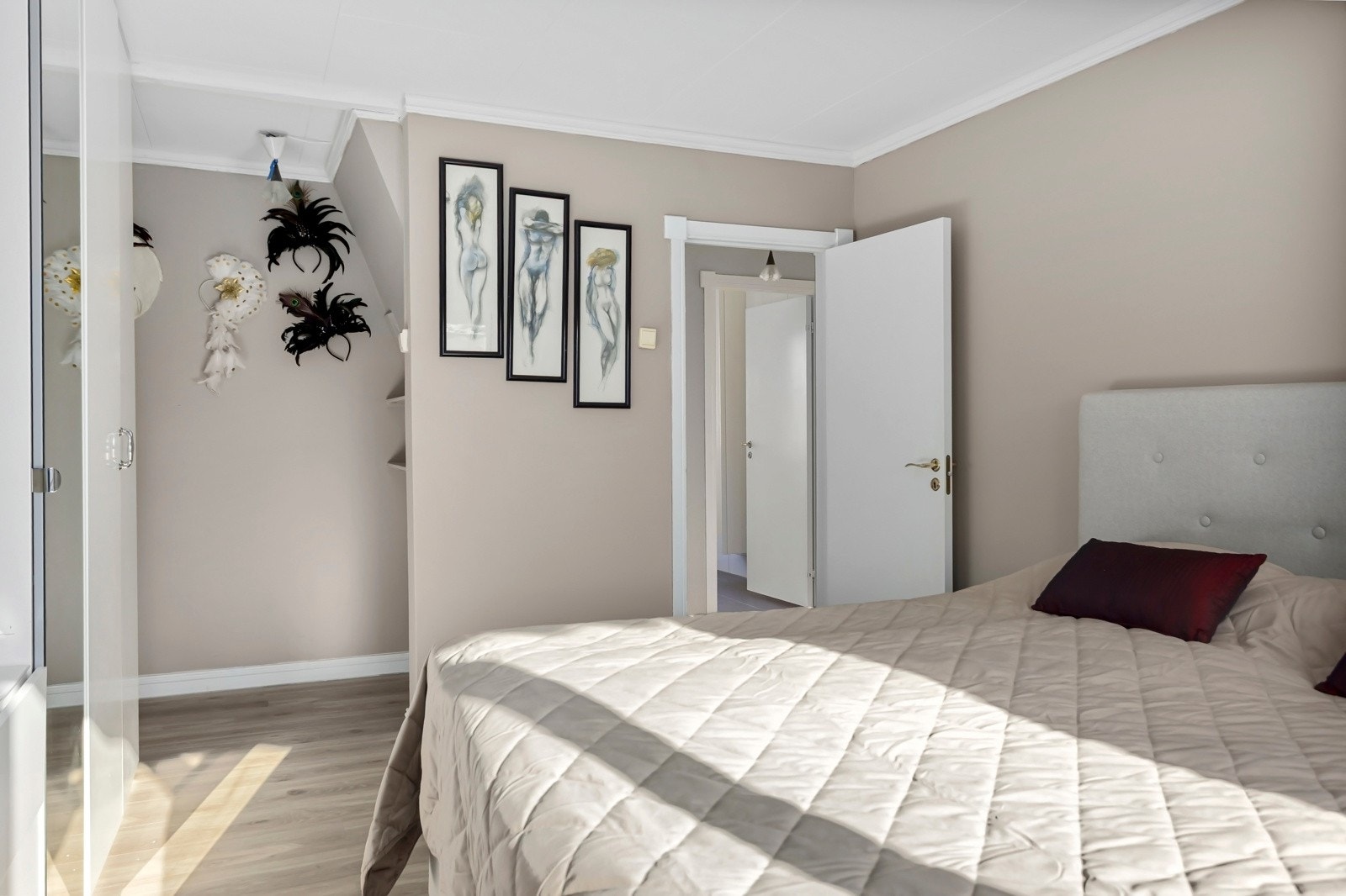 Soverommene ligger usjenert til. Galleribilde