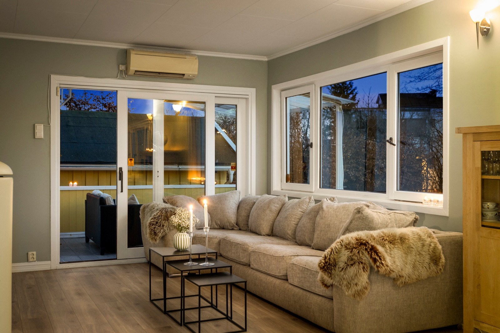 Om kvelden får man en herlig stemning i stuen. Galleribilde