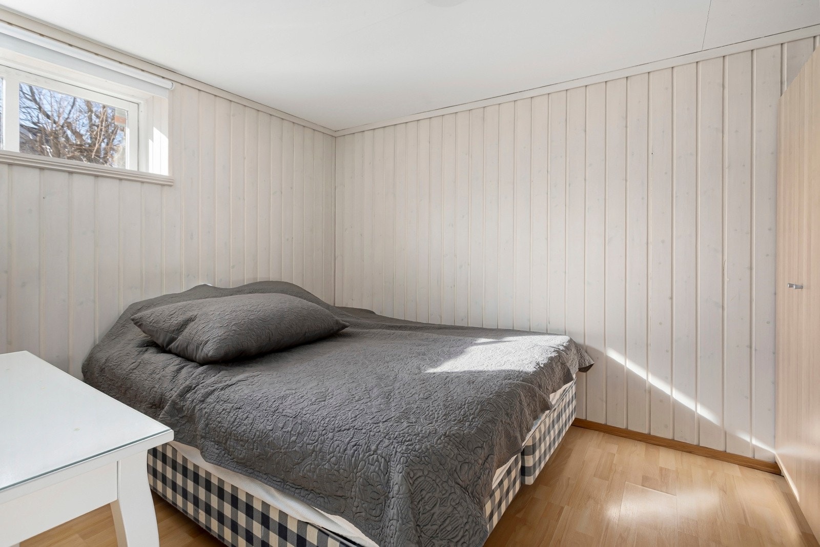 Det er etablert et soverom i kjelleren. Galleribilde